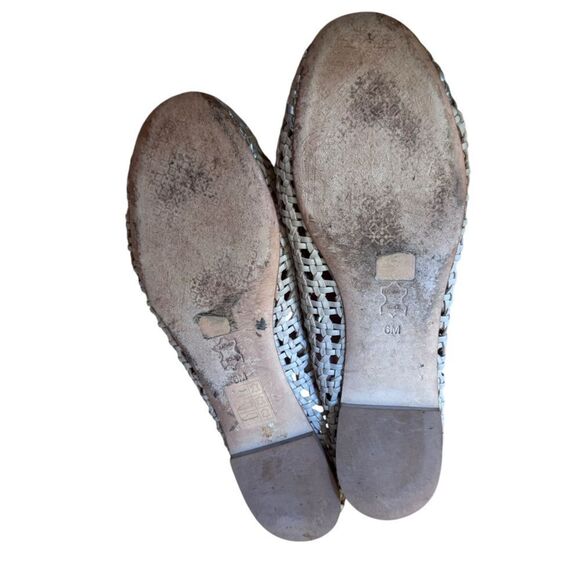 Tory Burch Chelsea Metallic Woven Leather Cap toe Flats in light taupe/silver 6 - Picture 8 of 9